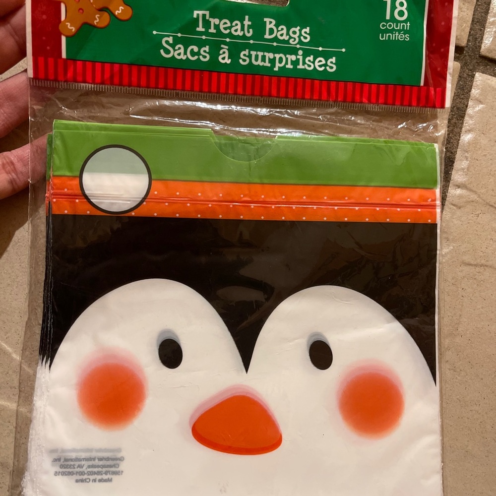 24~Merry Christmas Treat boxes & 18~Penguin treat bags & 40~Zipper Seal bags Set - Picture 6 of 9